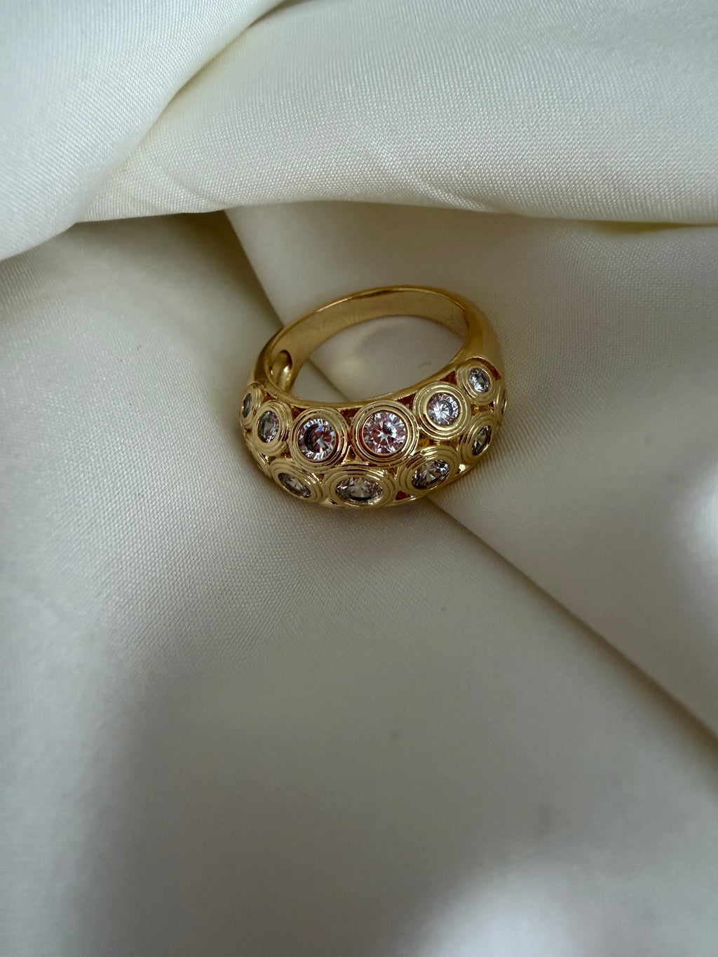 Gold and zircon ring