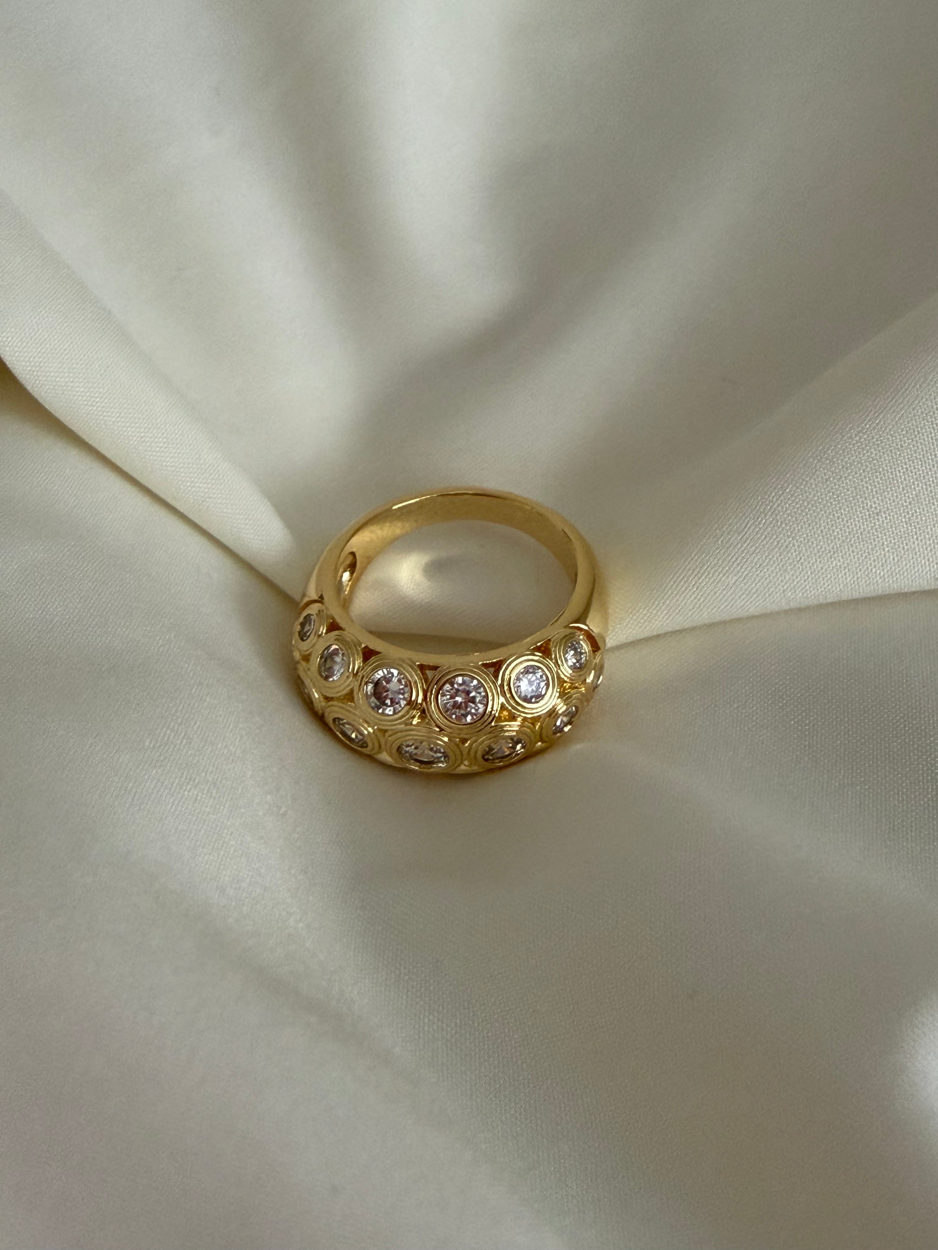 Gold and zircon ring