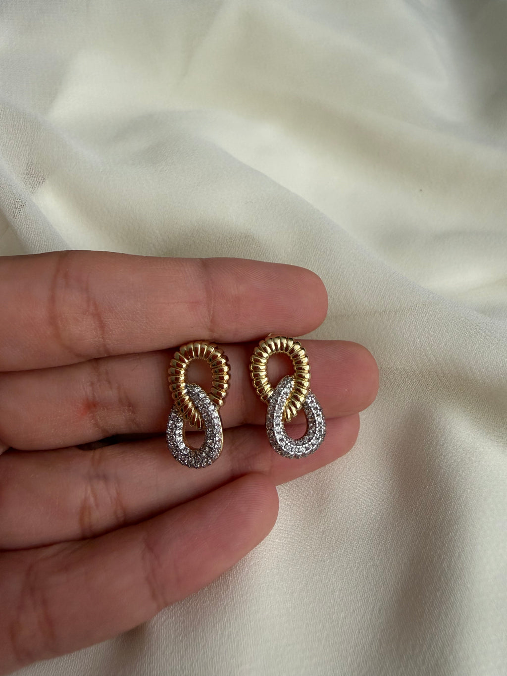 Zircon twisted stud earrings
