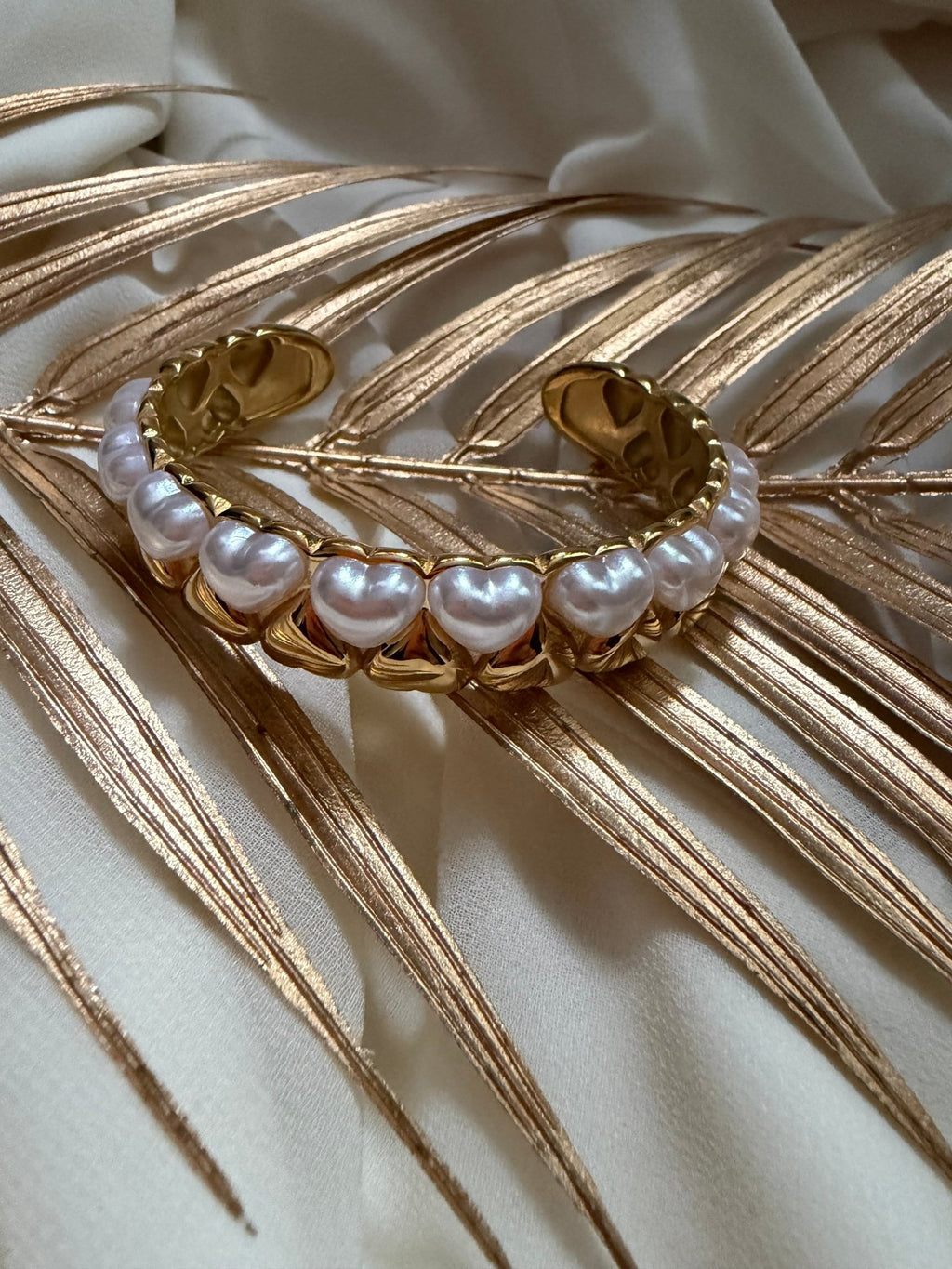 Pearl heart bangle - Reen & co.Pearl heart bangle
