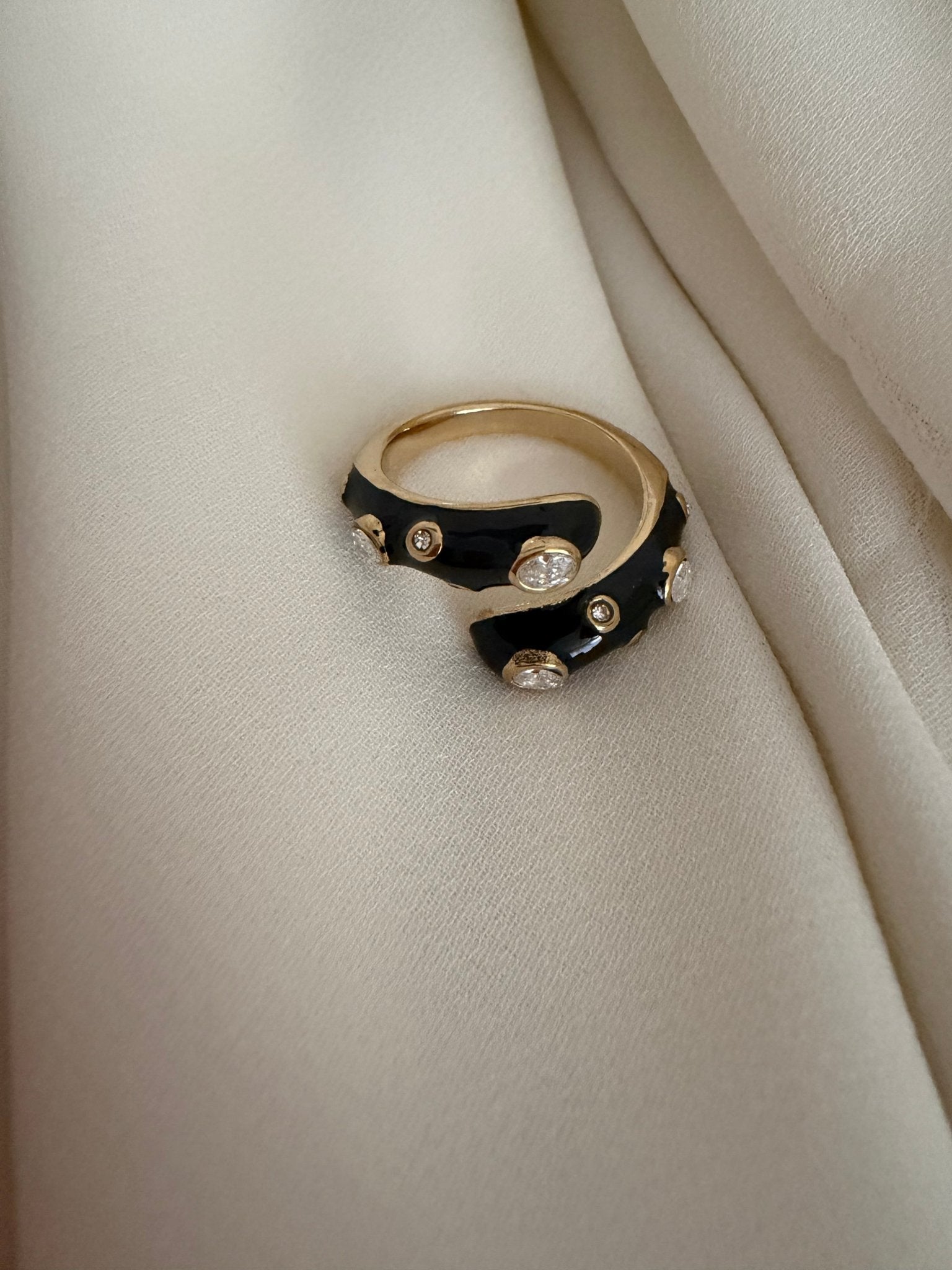 Enamel ring with inlaid stones - Reen & co.Enamel ring with inlaid stones