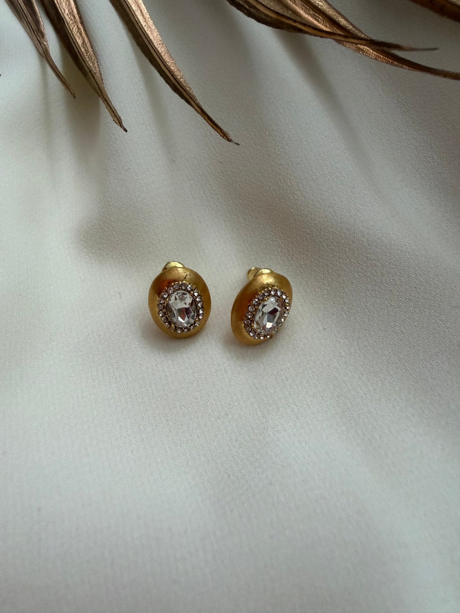 Mini gold studs - Reen & co.Mini gold studs
