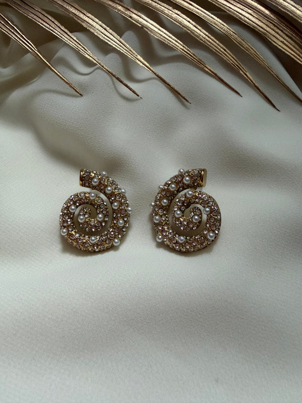 Pearl Zircon Conch earrings - Reen & co.Pearl Zircon Conch earrings