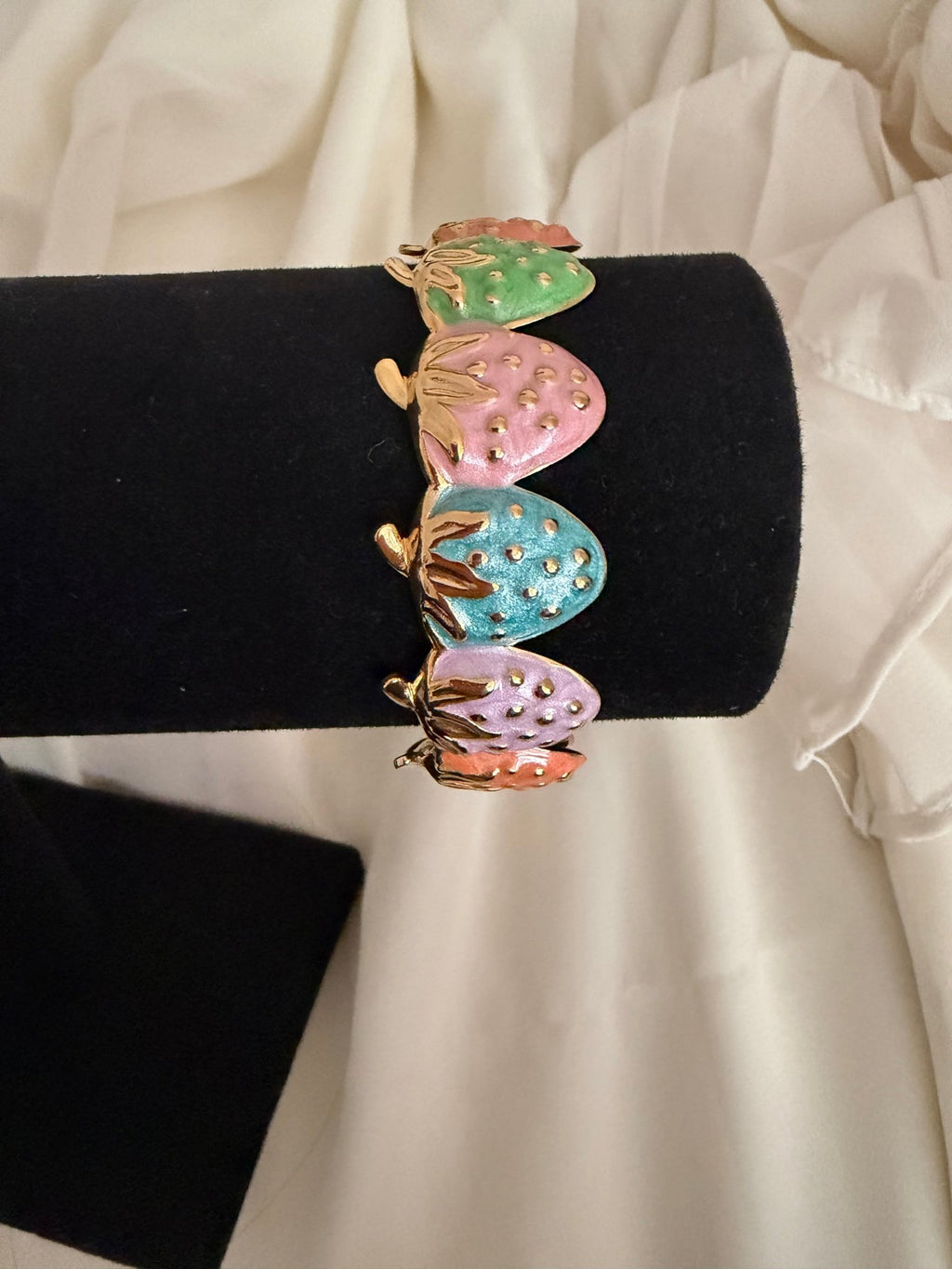 Pastel strawberry cuff - Reen & co.Pastel strawberry cuff