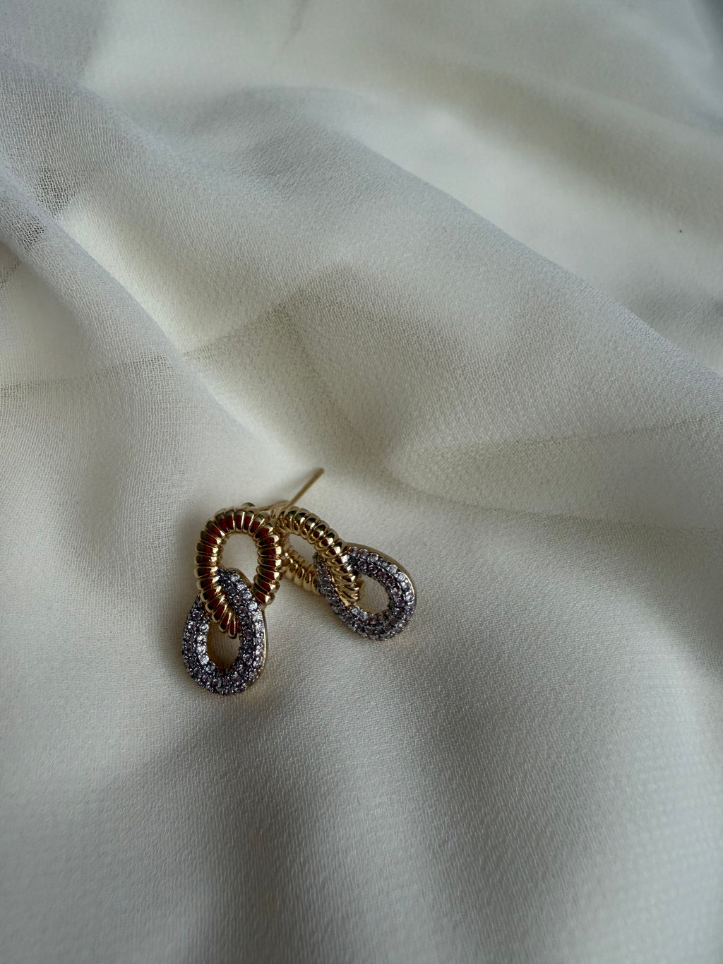 Zircon twisted stud earrings