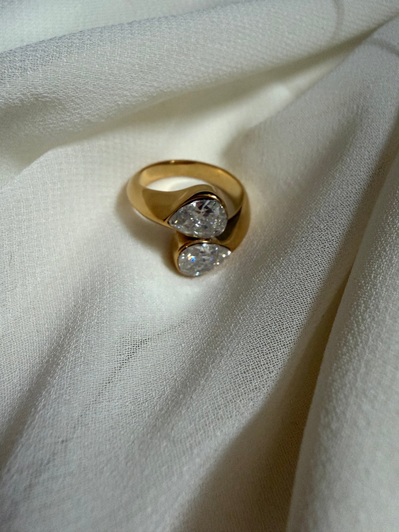 Water drop zircon ring - Reen & co.Water drop zircon ring