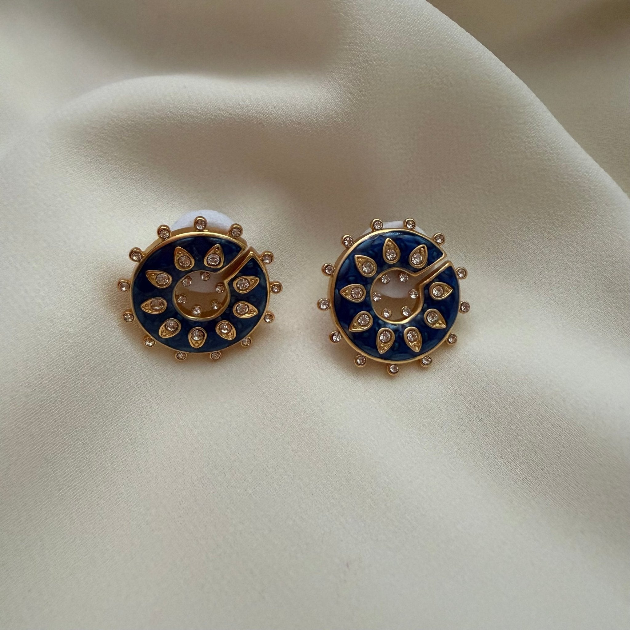Round cutout earrings - Reen & co.Round cutout earrings