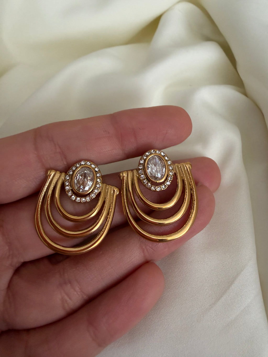 Knob earrings