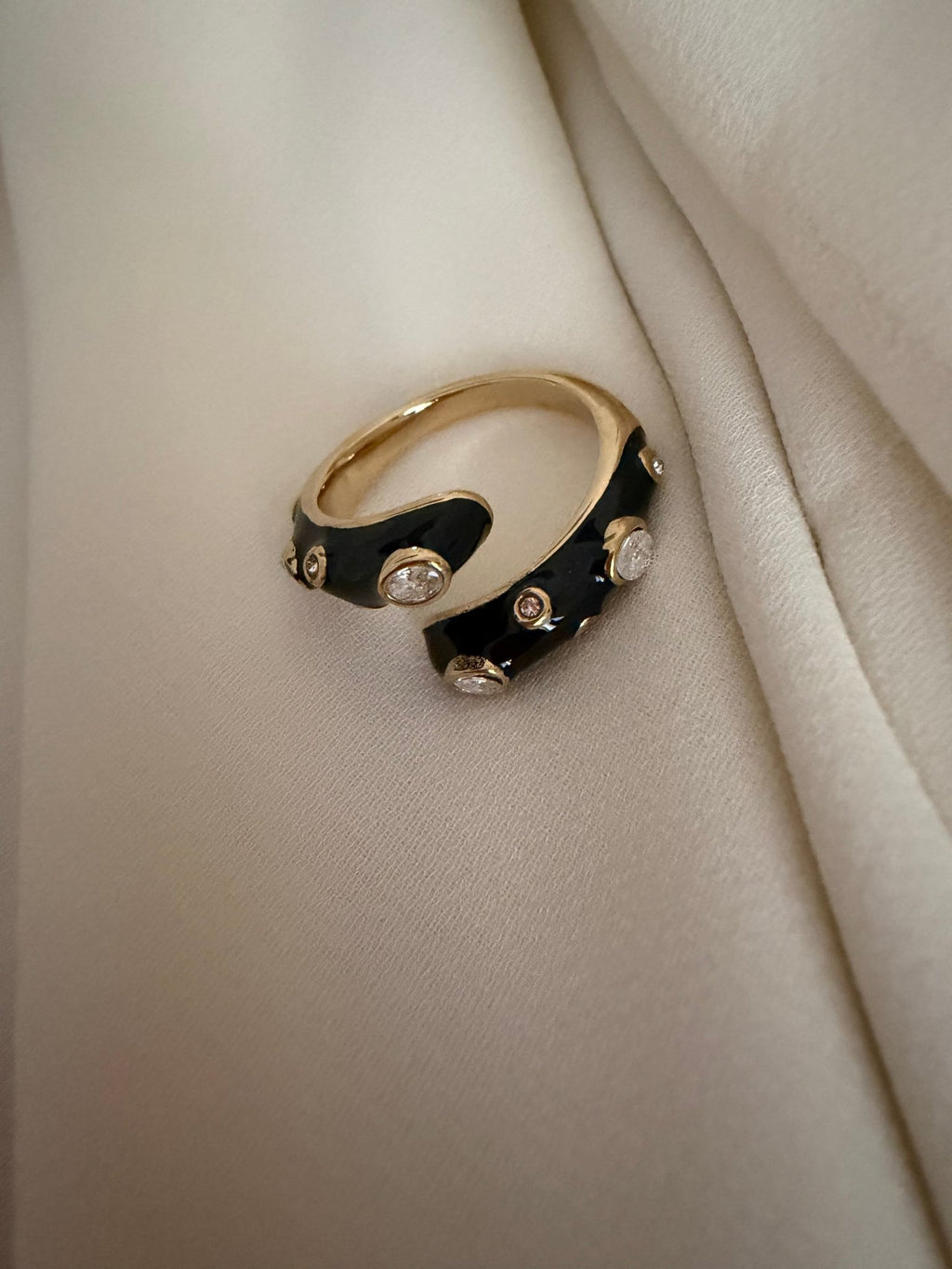 Enamel ring with inlaid stones - Reen & co.Enamel ring with inlaid stones