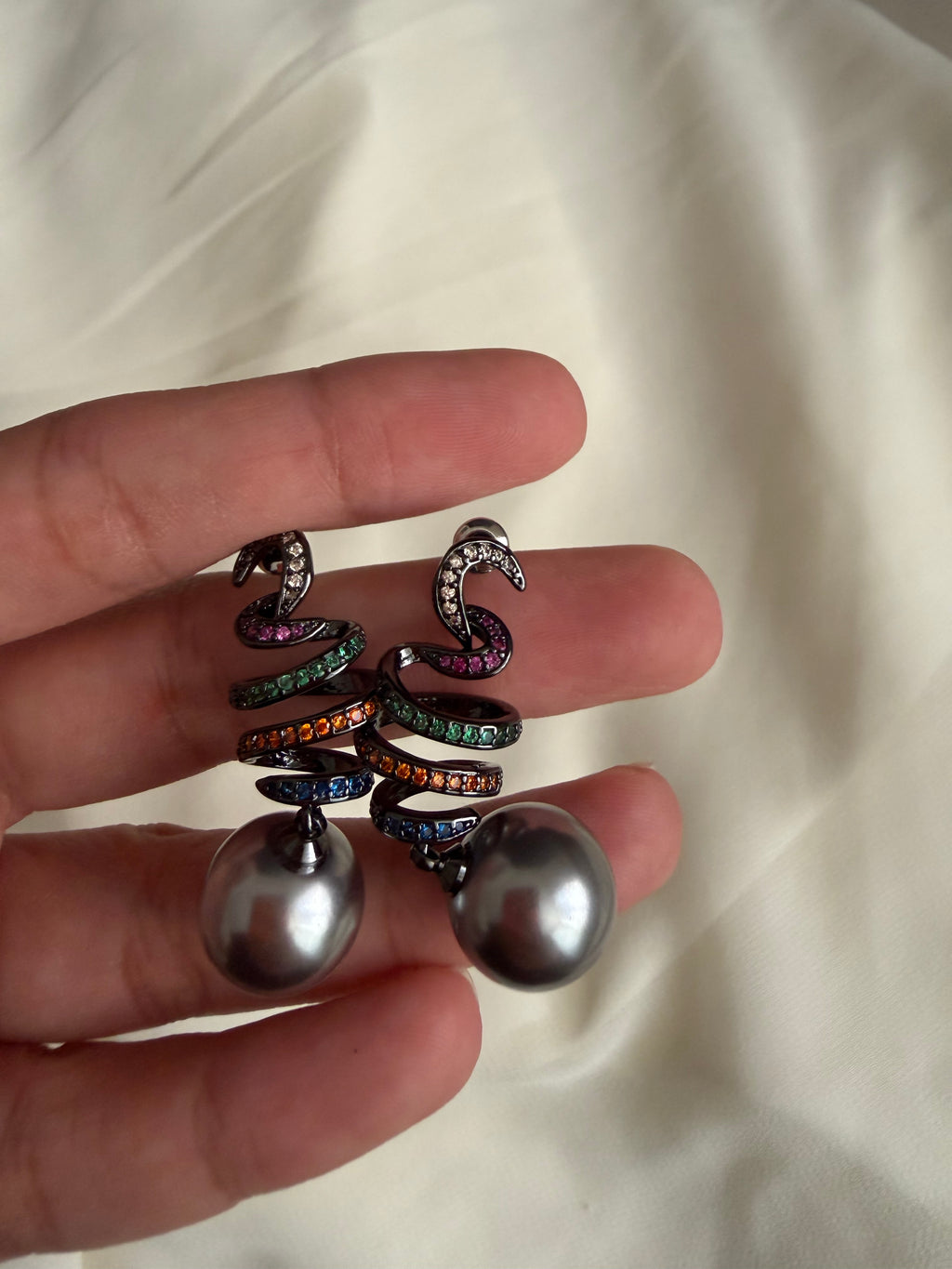 Multicolour pearl earrings