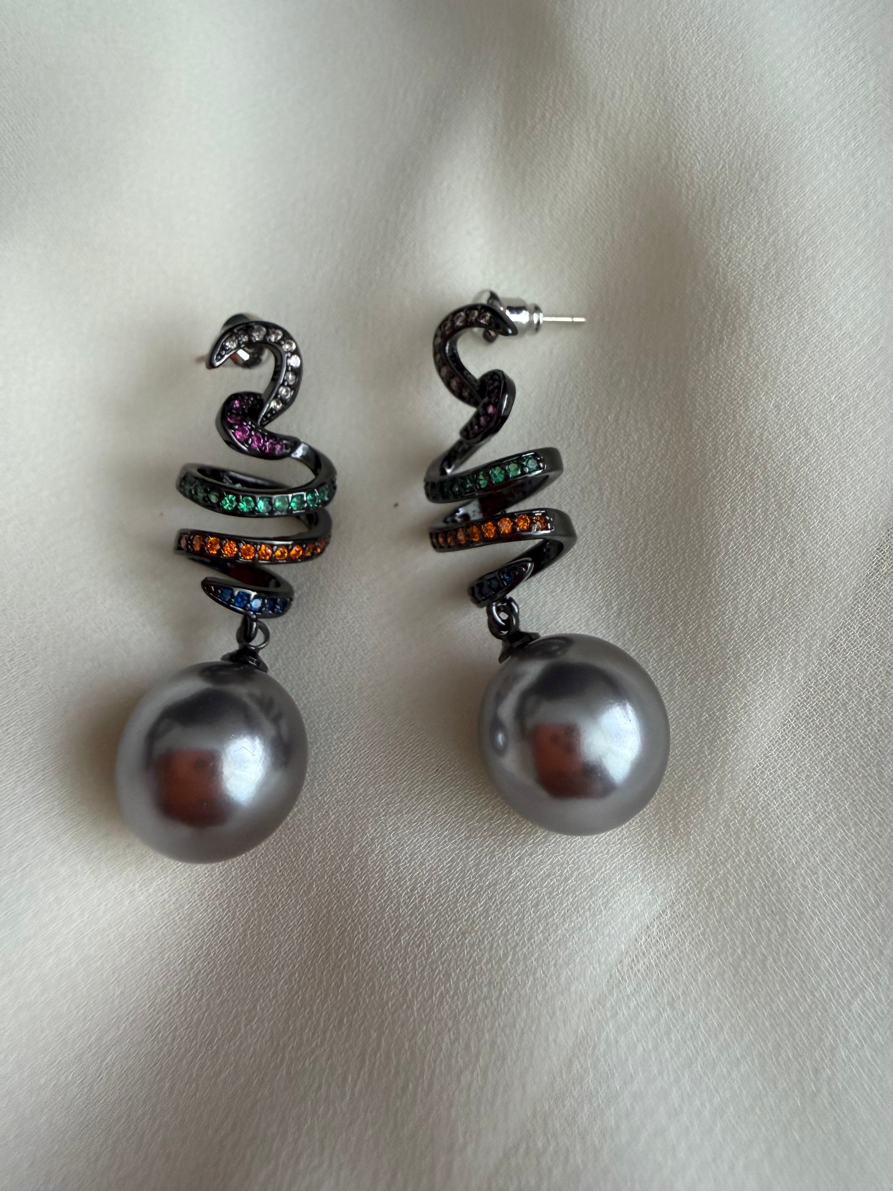 Multicolour pearl earrings