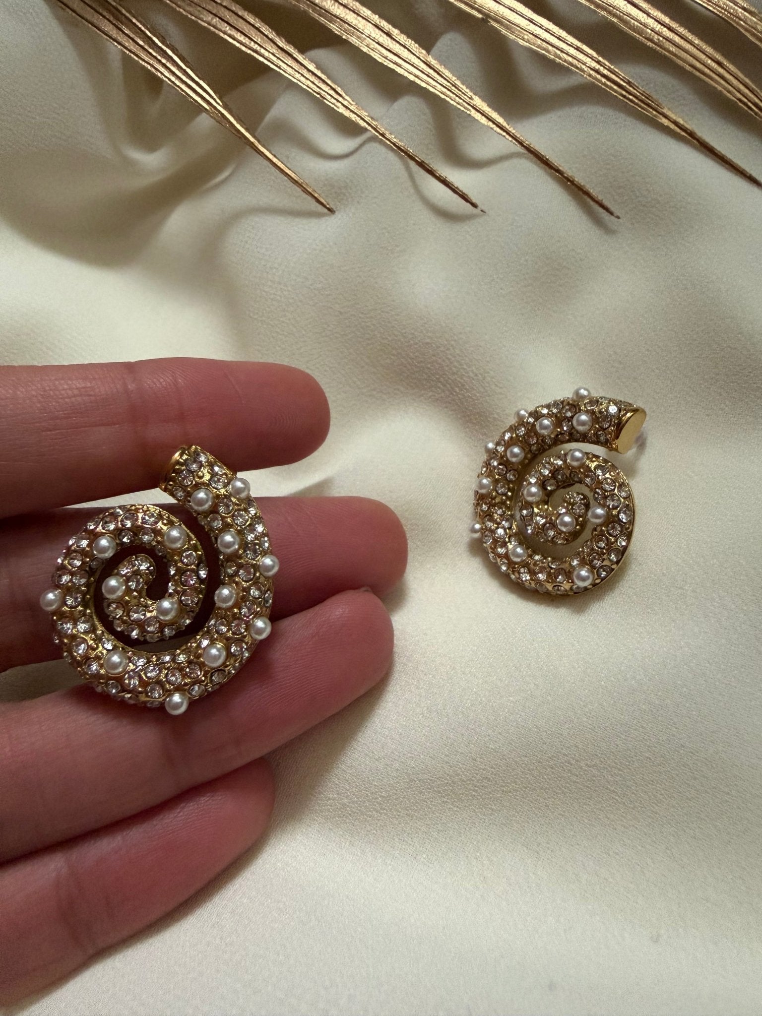 Pearl Zircon Conch earrings - Reen & co.Pearl Zircon Conch earrings
