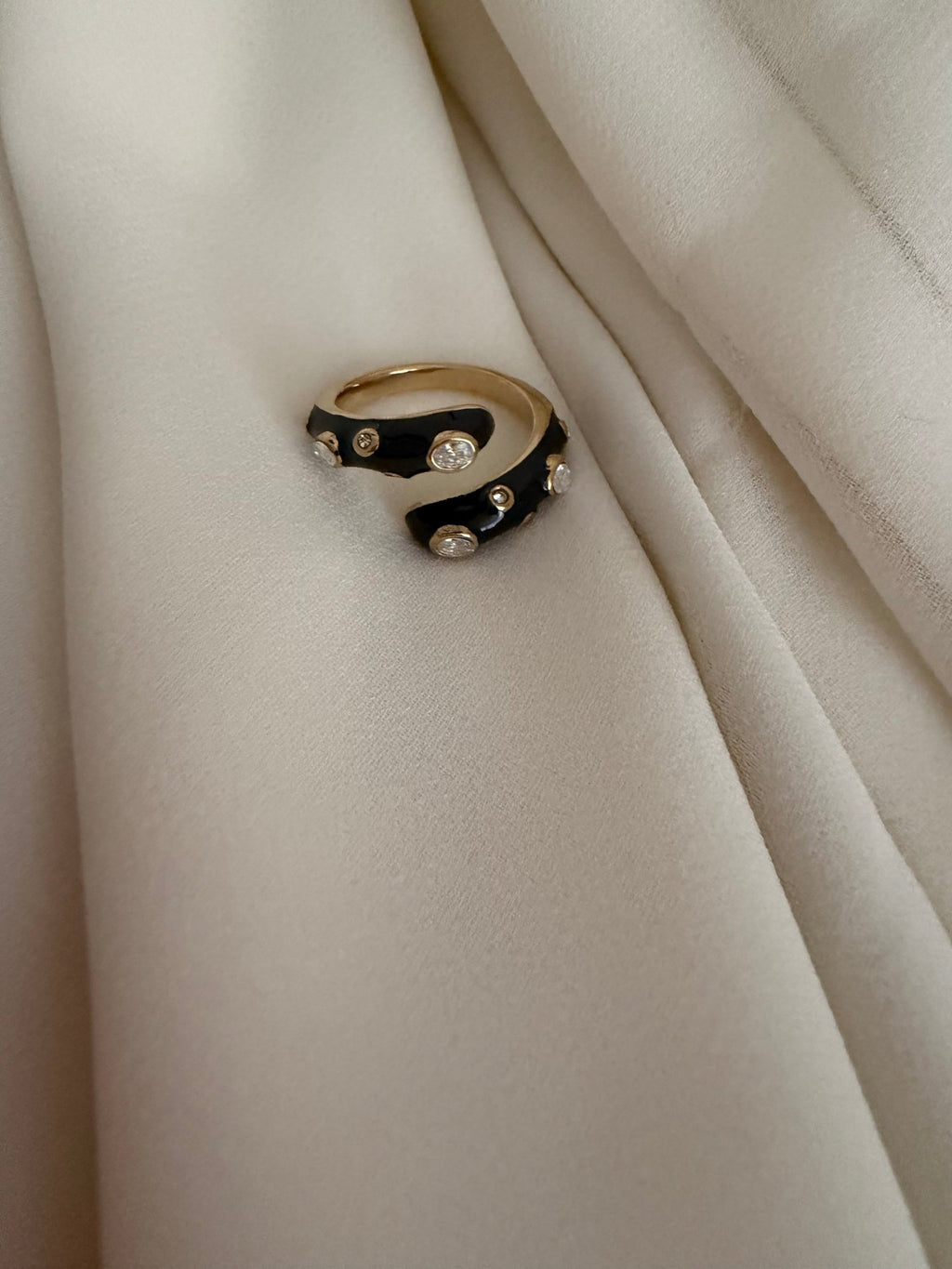 Enamel ring with inlaid stones - Reen & co.Enamel ring with inlaid stones