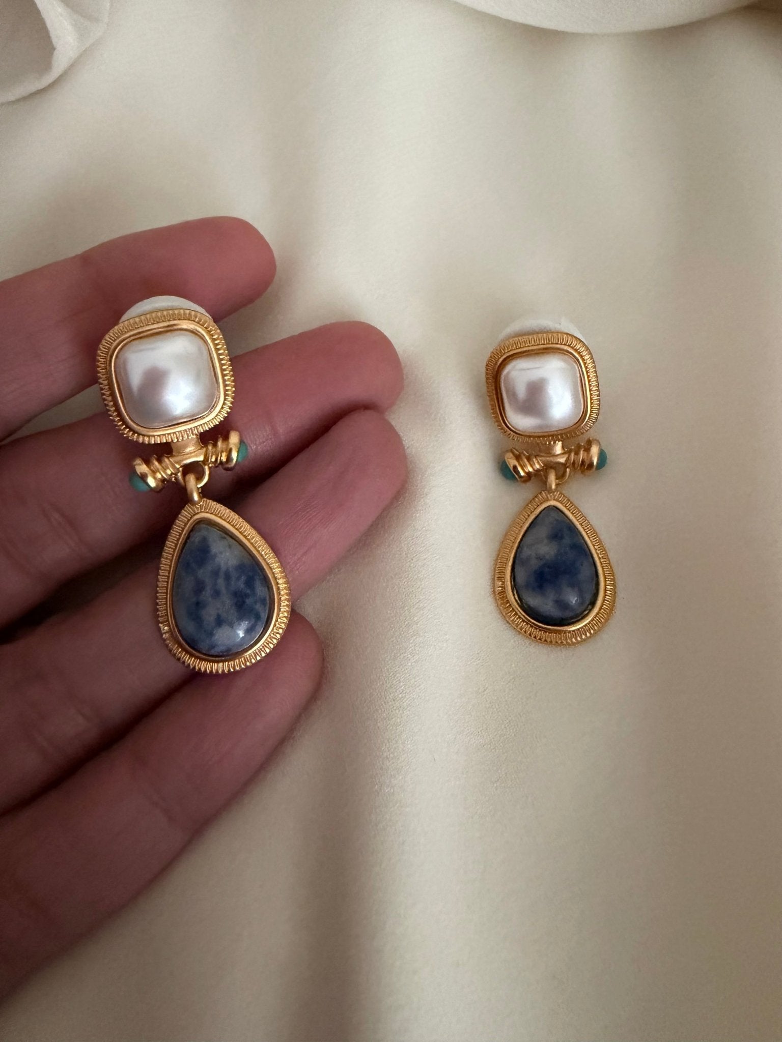 Pearl and Blue Stone Dangle earrings - Reen & co.Pearl and Blue Stone Dangle earrings