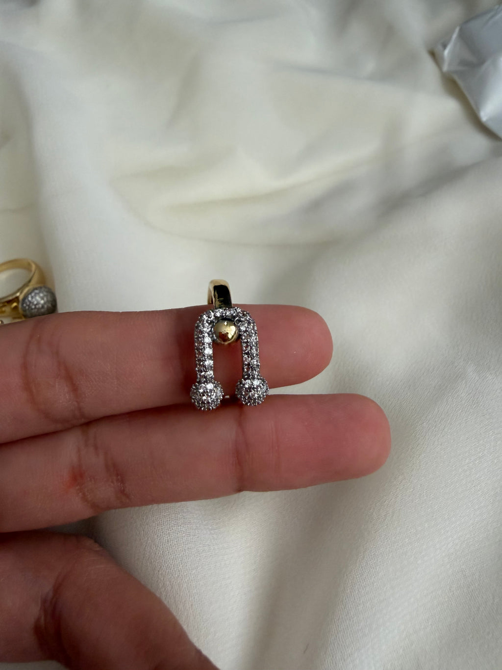Zircon lock ring