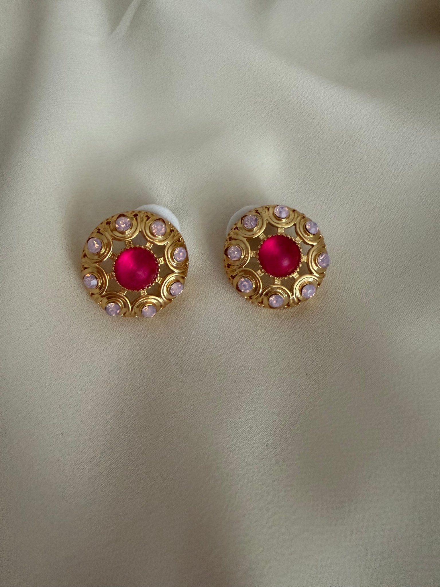 Round flower design statement studs - Reen & co.Round flower design statement studs